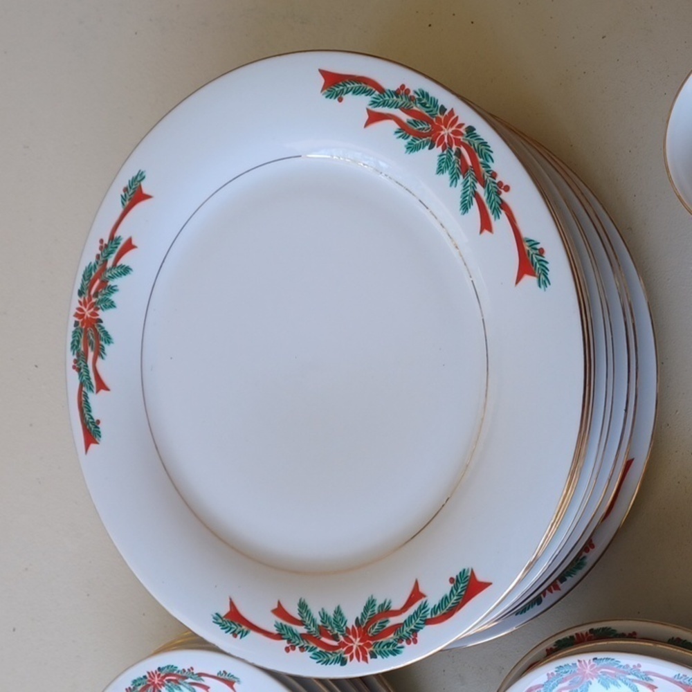 TIENSHAN FINE CHINA POINSETTIA RIBBON 8 PLACE SETTING VINTAGE